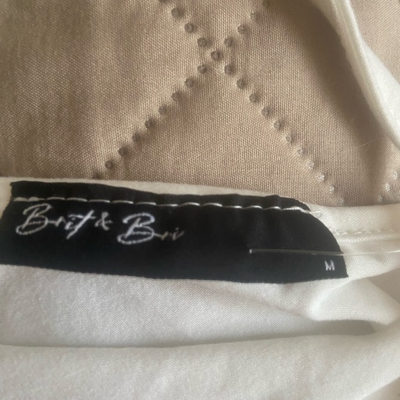 Minimalist Women's Tank Top- Brit & Bre - Picture 2 of 3